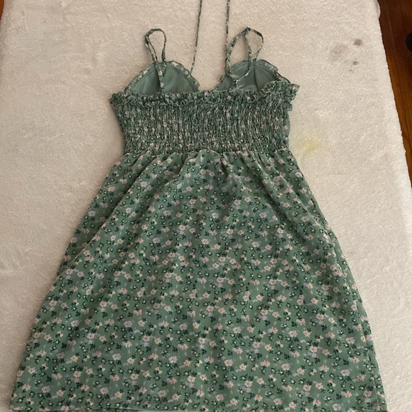 Jolie and joy green dress - Picture 2 of 3